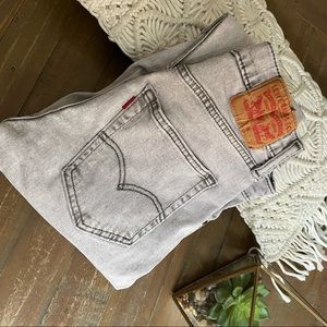 Levi’s white washed grey straight slim jeans.